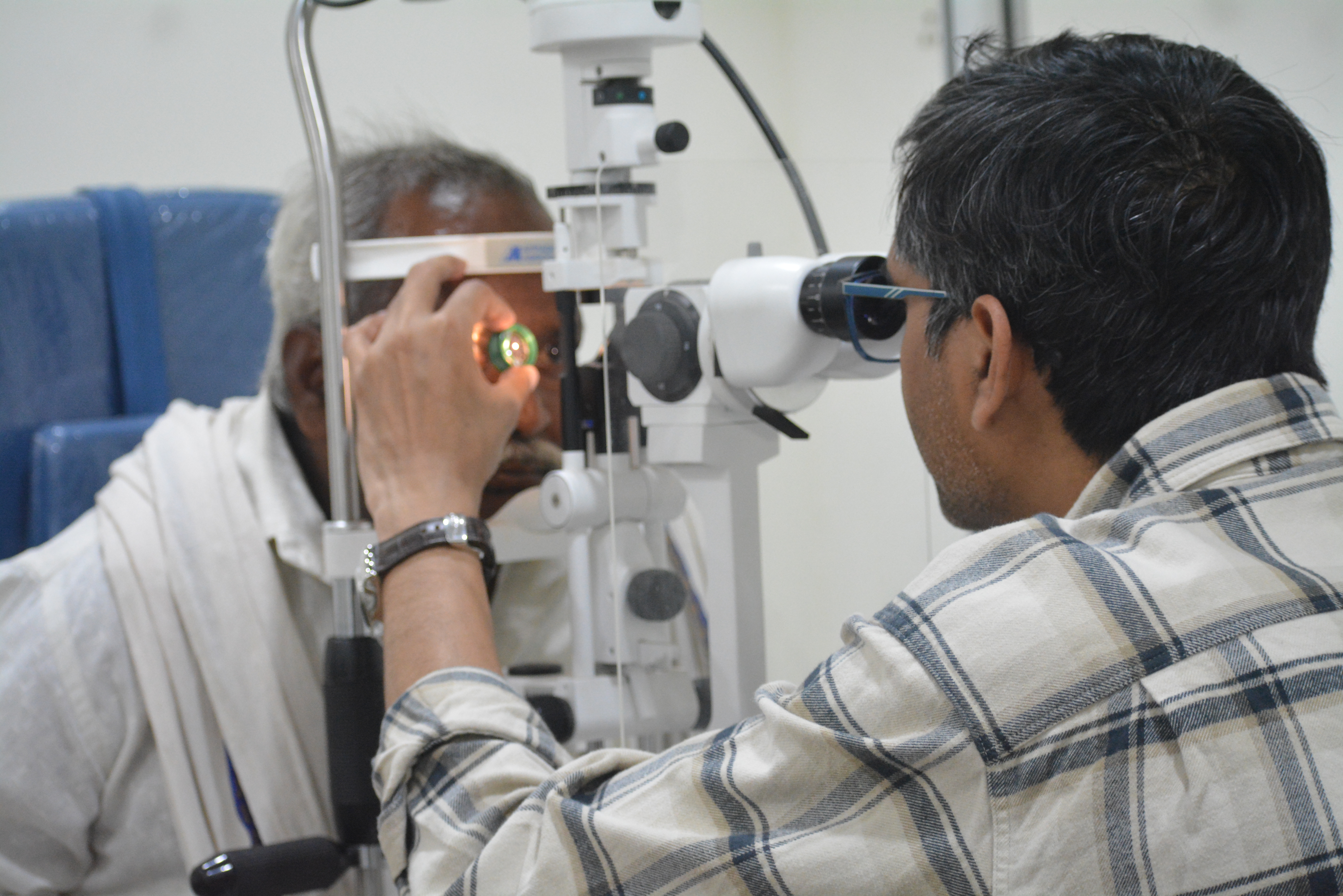 Cataract specialist performing slit lamp eye examination on a patient at Indumati Netralaya, Prayagraj